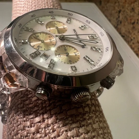 SOLD Michael Kors Silver 5235 Watch New Battery and Clear 5.5” Band - Picture 8 of 11